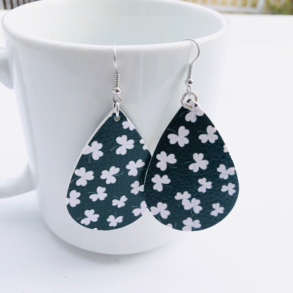 Faux leather tear drop dangle fashion earrings - Picture 1 of 3